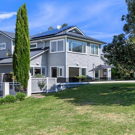 Stunning Tranquil Home With Green Space Views Mount Maunganui Extérieur photo