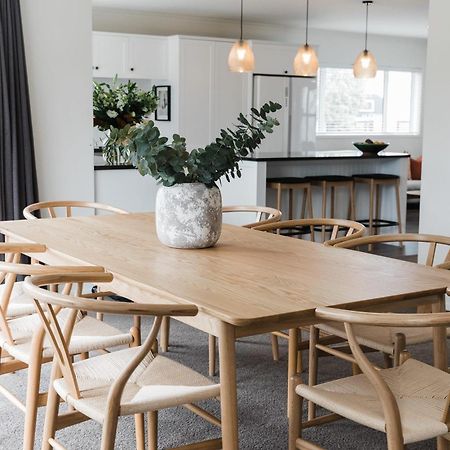 Stunning Tranquil Home With Green Space Views Mount Maunganui Extérieur photo