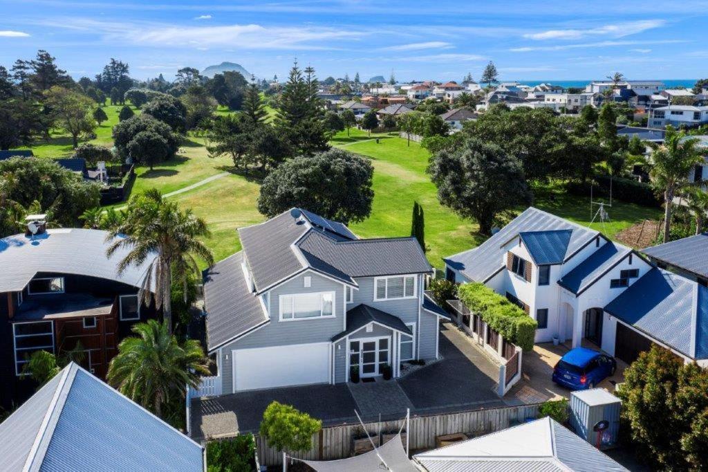 Stunning Tranquil Home With Green Space Views Mount Maunganui Extérieur photo