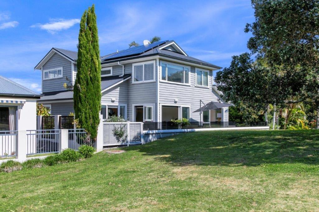 Stunning Tranquil Home With Green Space Views Mount Maunganui Extérieur photo