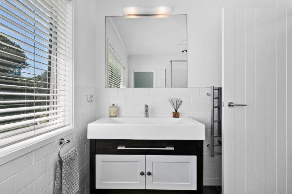 Stunning Tranquil Home With Green Space Views Mount Maunganui Extérieur photo