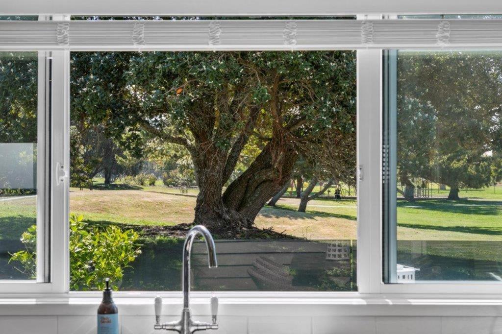 Stunning Tranquil Home With Green Space Views Mount Maunganui Extérieur photo